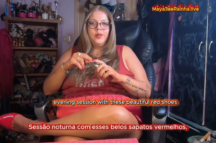 Goddess Maya3ee Rainha: Une déesse MILF BBW brésilienne fume, dit la totale
