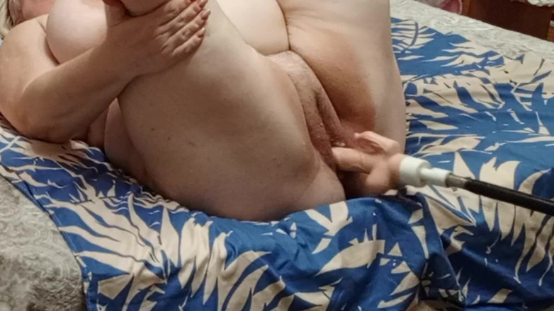 Zona901: Ibu Tiri Dapat Orgasme Dari Mesin Seks