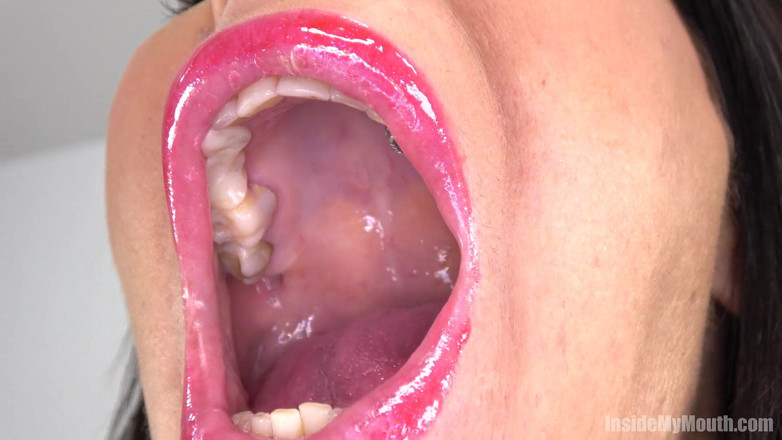 Inside My Mouth: Mondfetisjvideo met Valentina Sierra
