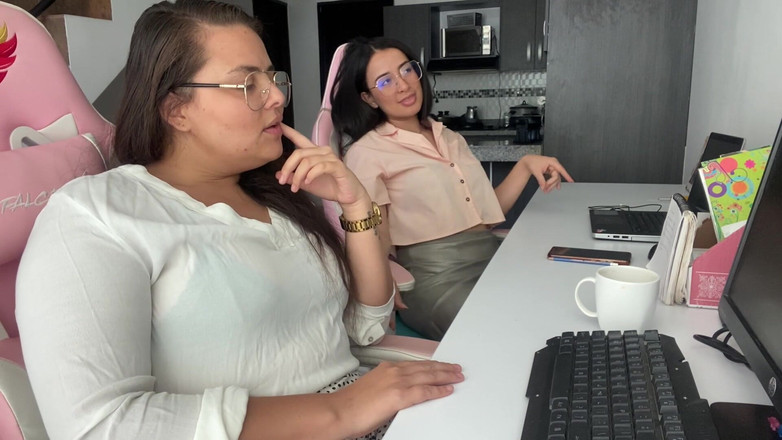 zoemelissa: 上司は私たちを興奮させ、私たちは彼のことを考えて自慰行為をします