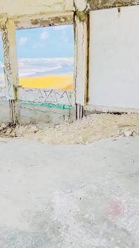Cewek sange ini lagi asik nyepong kontol, nyepong kontol, nyepong kontol di pinggir pantai!