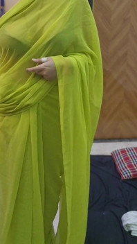 Bhabhi řekla, pojď se podívat, cokoliv budeš chtít