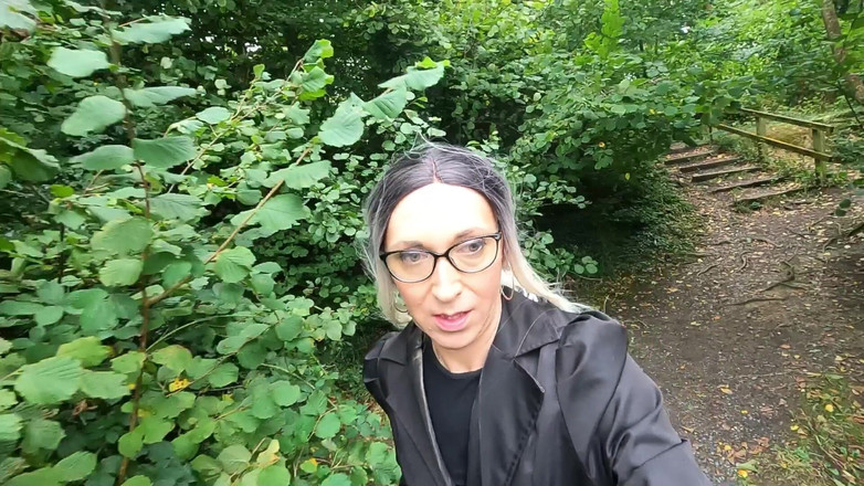 The Midnight Minx: Blesk v místním lese