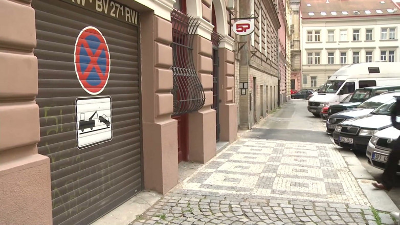 Very hot hardcore: Zdradzająca wspaniała laska uwielbia analnie dużego czarnego kutasa
