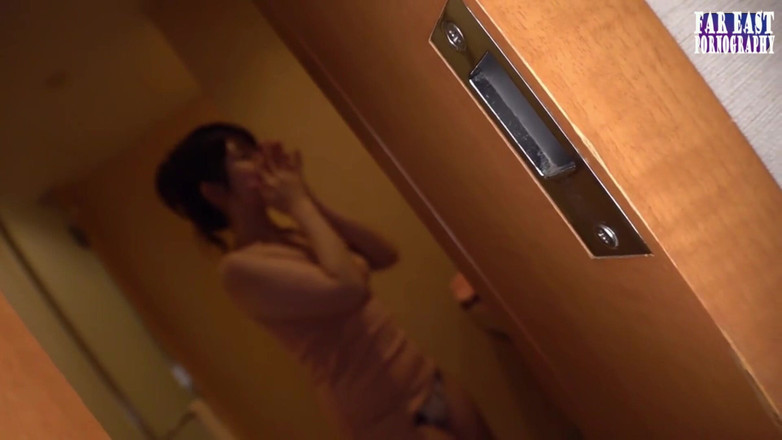 Far East pornography: Un bacio alla crema passeggiata con un boccone che stuzzica...