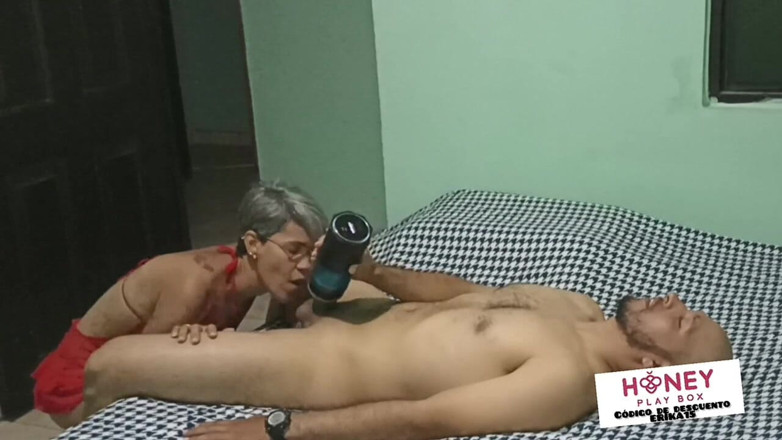 Swingersamateur40: Przyłapałeś mnie na masturbacji w twoim pokoju.