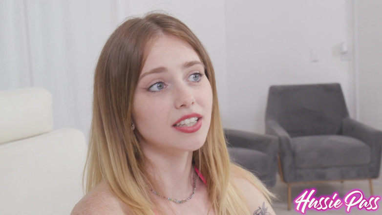 Hussie Auditions: 13 palců pro štíhlou zrzku s Lucy Foxx s Brickzilla