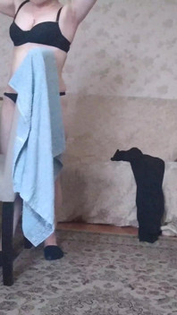 Iubita mea vine în dormitorul meu și ne futem
