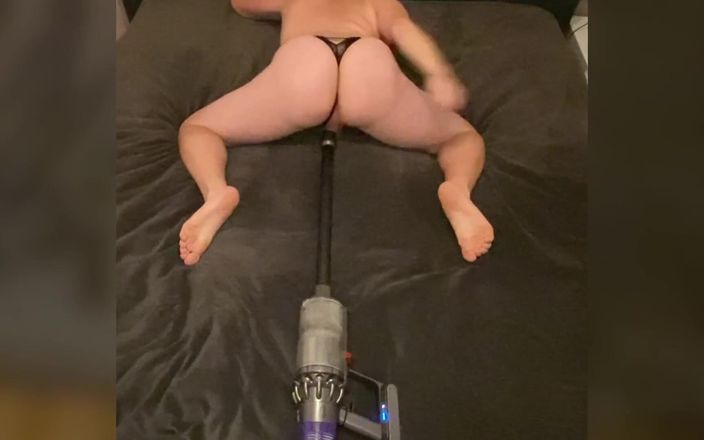 Lucas Nathan King: Huge Bubble Butt Anal Vacuum Cleaner Masturbation