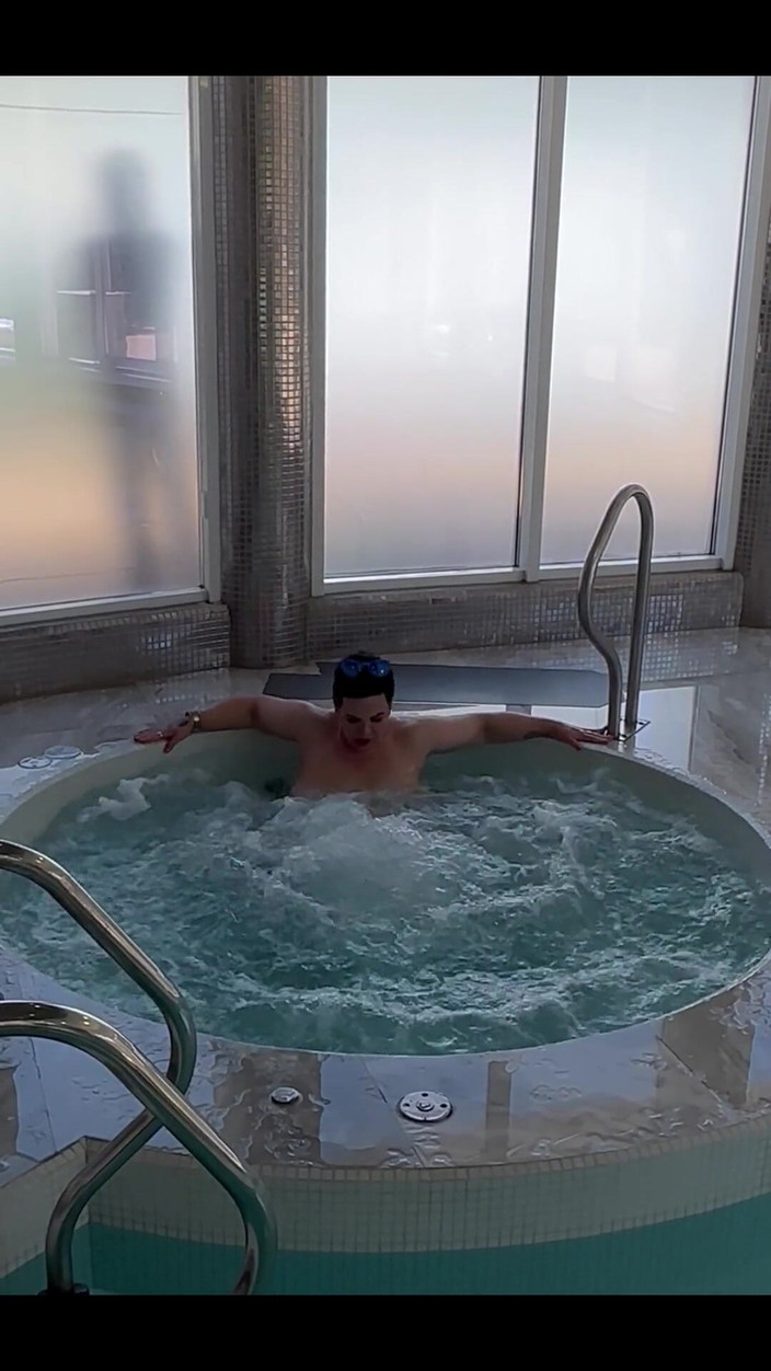 KarmenMilf: Na jacuzzi