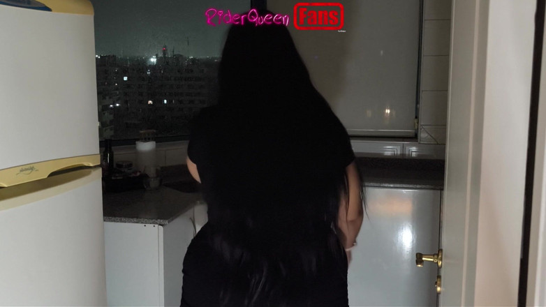 Riderqueen: Sexy Stepmom in Kitchen - Video for Fans
