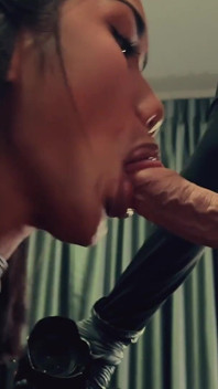 Devoter Asiatischer Ladyboy Sklaventraining &analcasting