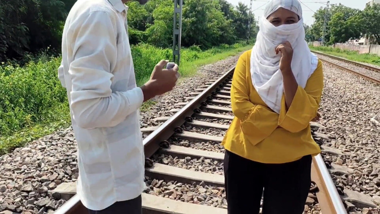 Indian Teen Girl's: Sex în aer liber fratele vitreg și sora vitregă În afara ușii Romantism și...