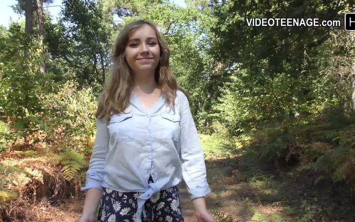 Videoteenage: Krásná 18letá dívka dělá svůj první porno casting