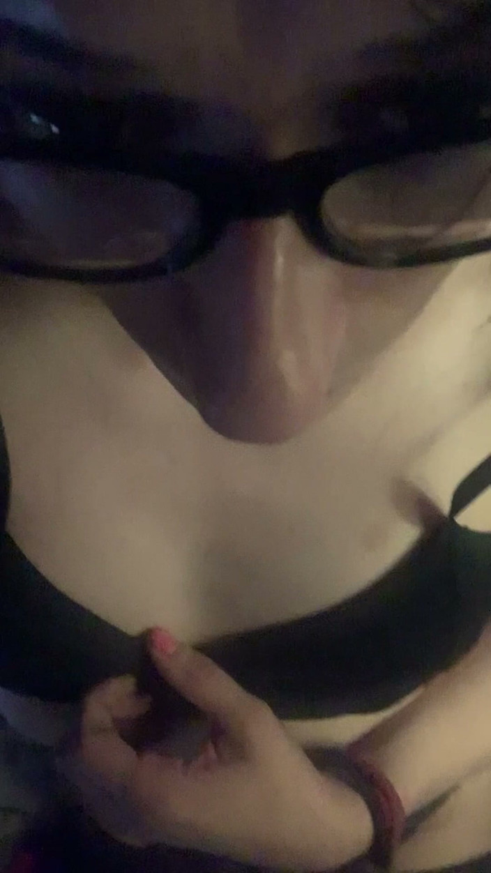 Elle-P: Fit bonita trans latina gooner con grueso culo en castidad...