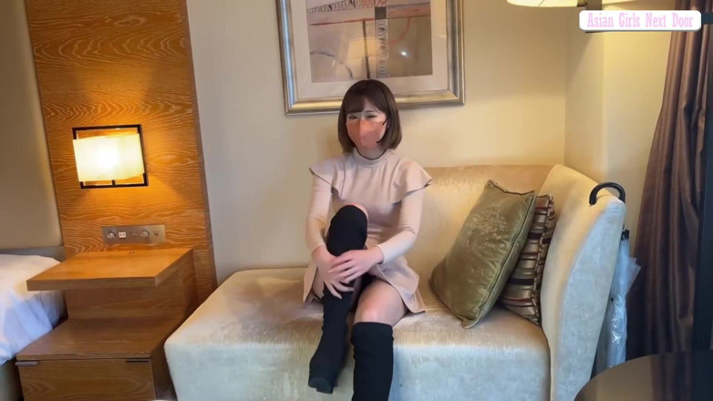 Temptation: 一个经验仅限于一个男人的美女的第一次中出