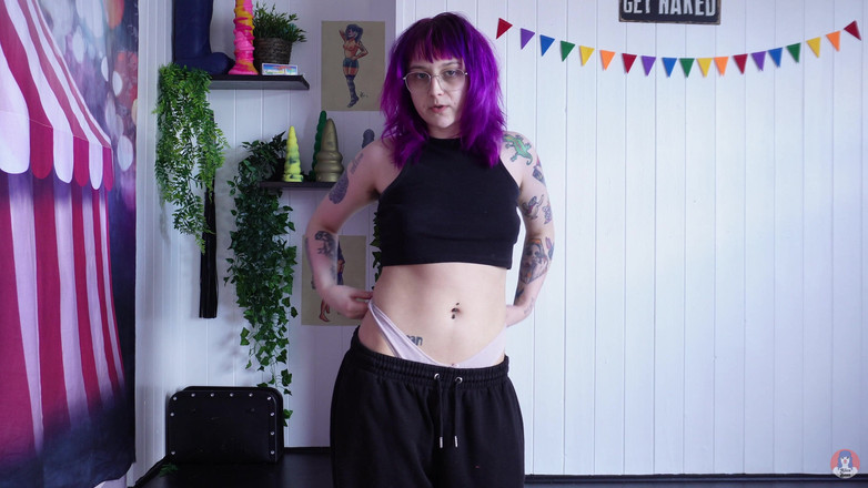 Alice Bean: Trashy Panty Smeller