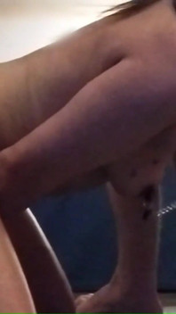Mesin dikongkek gaya doggy semasa memberikan blowjob (251231a1)