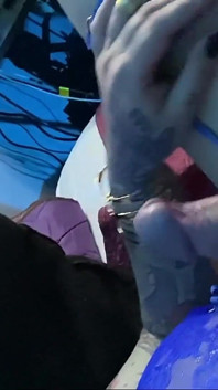 Ragazzo etero scopa una ragazza trans come una cagna