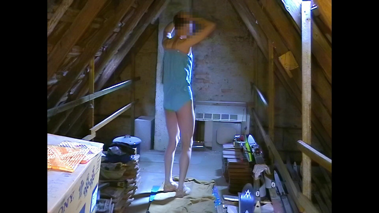 Mark Hannes: Blauer Body Piss Und Slip Presentation