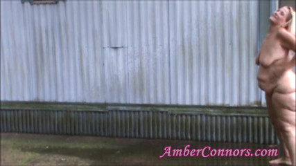 Amber Connors: Buiten hosing