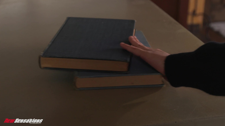 New Sensations: Asijská teen studentka Alona to chce vidět