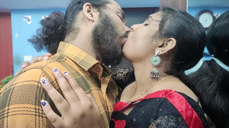 Vaigavarun45: Mallu çift sari içinde ateşli sikiş, sari çıkarma ve ateşli sikiş, göbek...