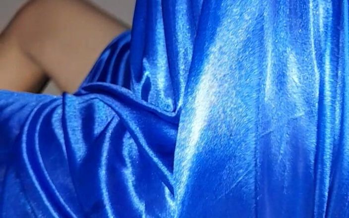 Naomisinka: Mavi saten ipek iç çamaşırlı boşalma