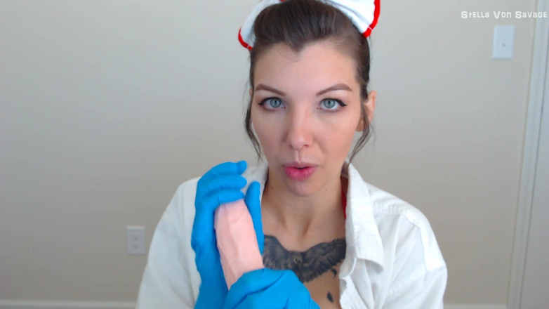 Stella Von Savage: Nemocná sestra kouří v latexových rukavicích