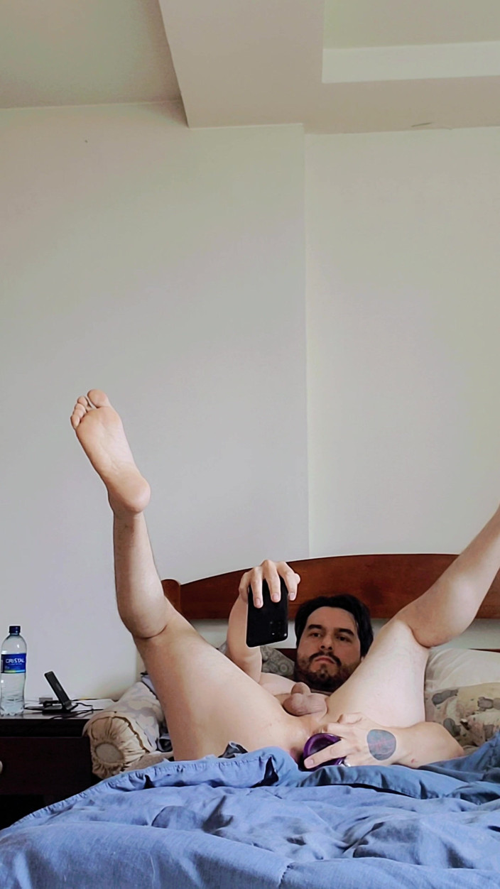 SlutClosetedfag: Vibrator în dormitorul meu matrimonial