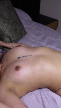Stai, nu ai prosoape? A lăsat-o picurând cu spermă