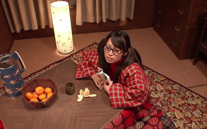 Solo Japanese: Escena en solitario caliente con una chica asiática adolescente