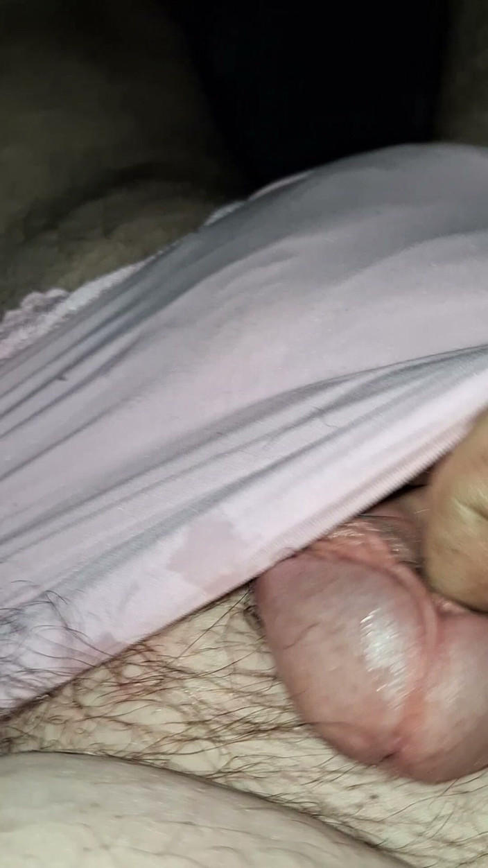 Pantygee: Pisciare un sacco in Caldo
