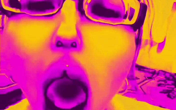 FinDom Goaldigger: मेरे बड़े चश्मे ने मुझे Yawn के लिए मुश्किल बना दिया