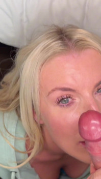 Die blonde MILF emily walters post riesiger gesichtsbesamungsgang