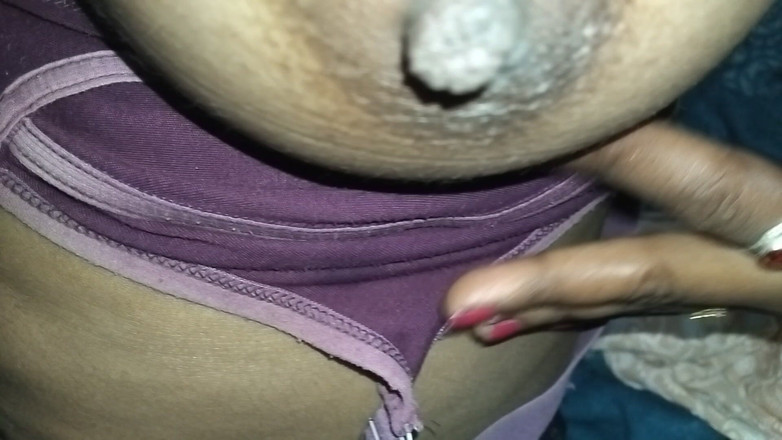 House stage: 印度德西女孩 bur chudai 为她拍摄的视频