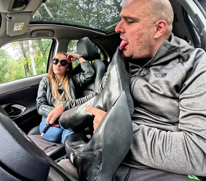 Mistressyammyboots: Arabada ayakkabılarıma tap, köle - burası senin yerin