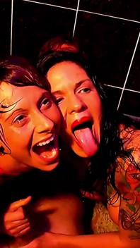 Ggg gangbang party kouření Pee Milenec
