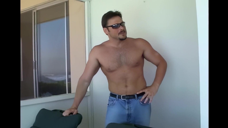 Blitzporn: Gen Ed ama cavalcare il cazzo fino all'orgasmo!
