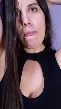 JOI s uctíváním v podpaží