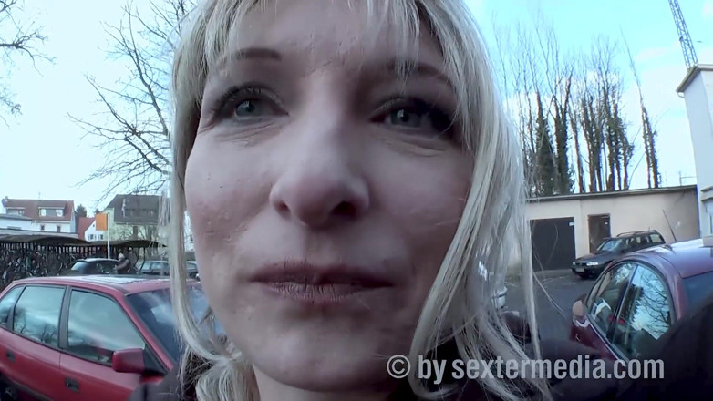 Sextermedia by Pete: Blonde Huisvrouw Met Gewillige Kut