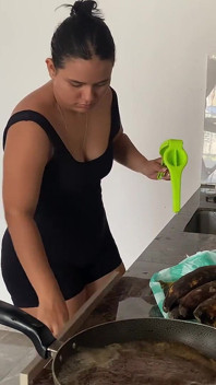 O enteado fodeu a madrasta com o cuzinho grande depois da festa