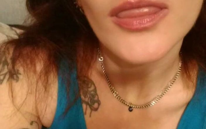 HellENXxOo: Кінчай мені на обличчя, тато;)
