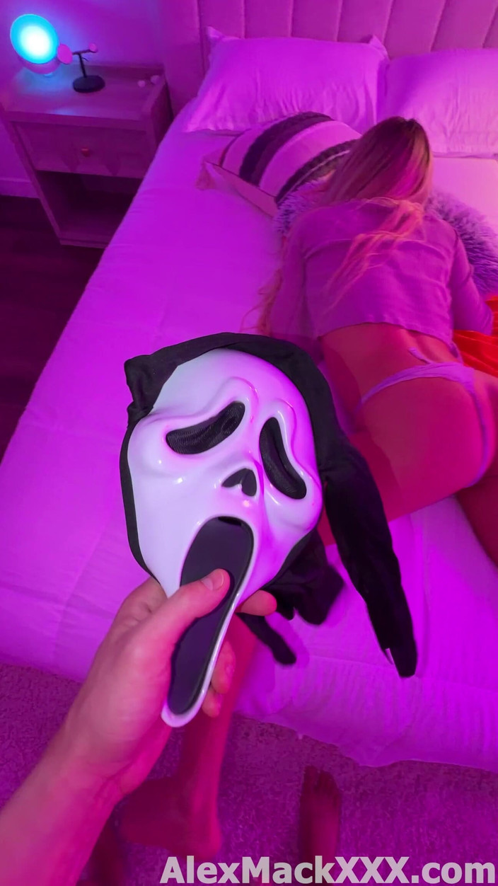 Alex Mack: Hete blonde Meagan Moore geneukt door Ghostface