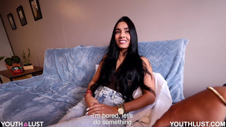 Youth Lust: Aaliyah fickt zu hause