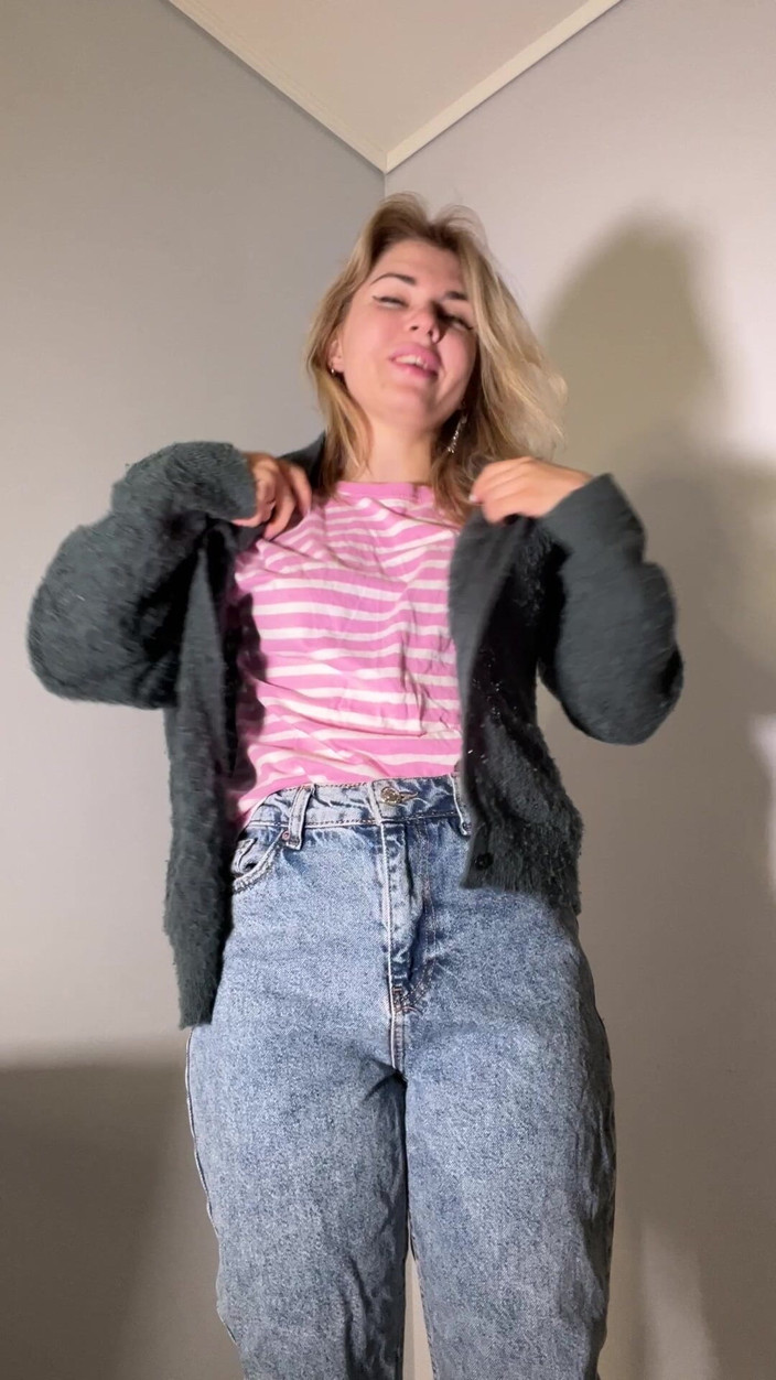 Misty Phoenix: Ти сидиш там, і я одягаюся для тебе