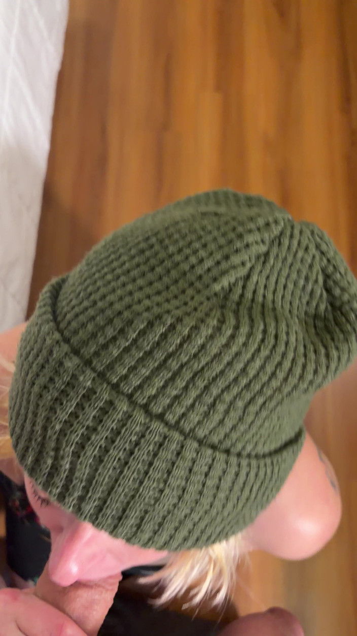 Alpha stud 4 u: Baise-la par la bouche à genoux