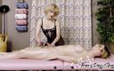 Trans Roommates: Trans ivory mayhem si spoglia per un massaggio nudo e...