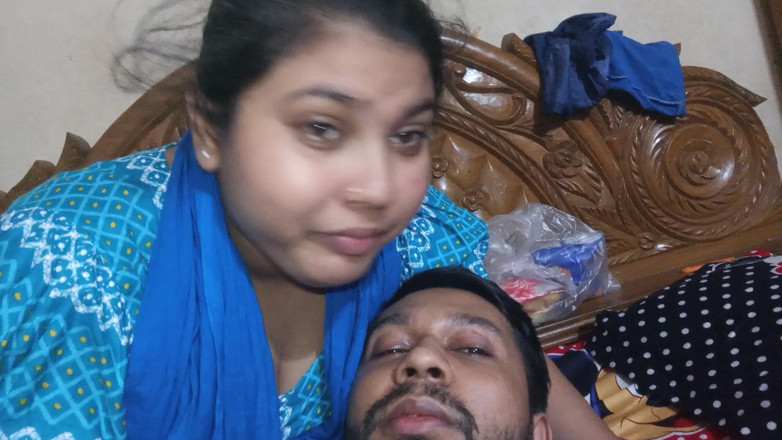Desi Video BD: Bangladeshisk het sexig figur Bhabhi med sin stygga pojkvän