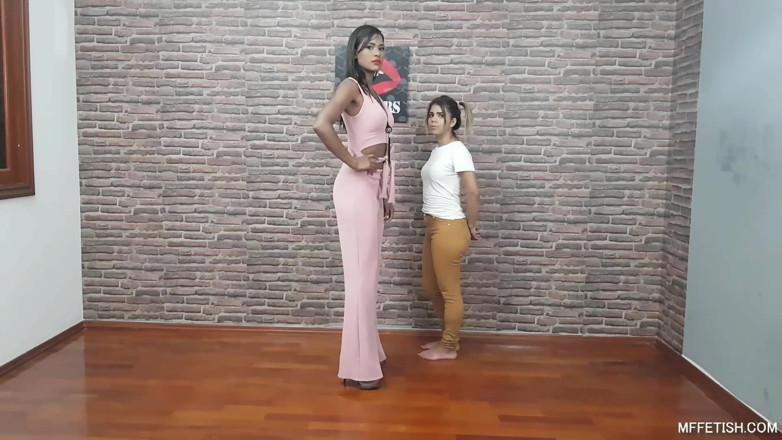 Sapphic Latinas: Leidenschaftliche indische küsse